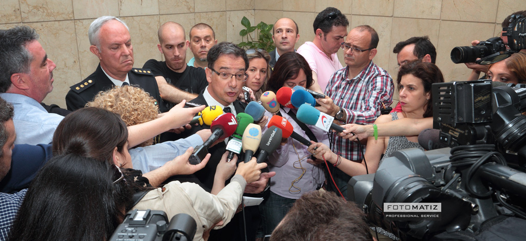 Murcian government delegate at a press conference