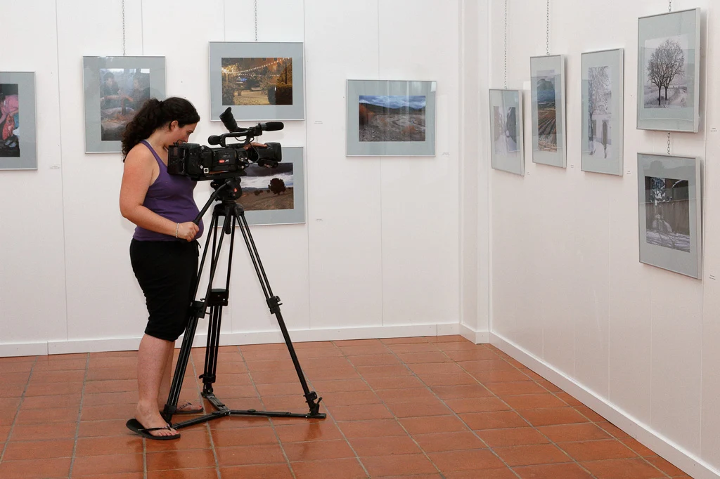 Local television station reports on the exhibition Local television station reports on the exhibition