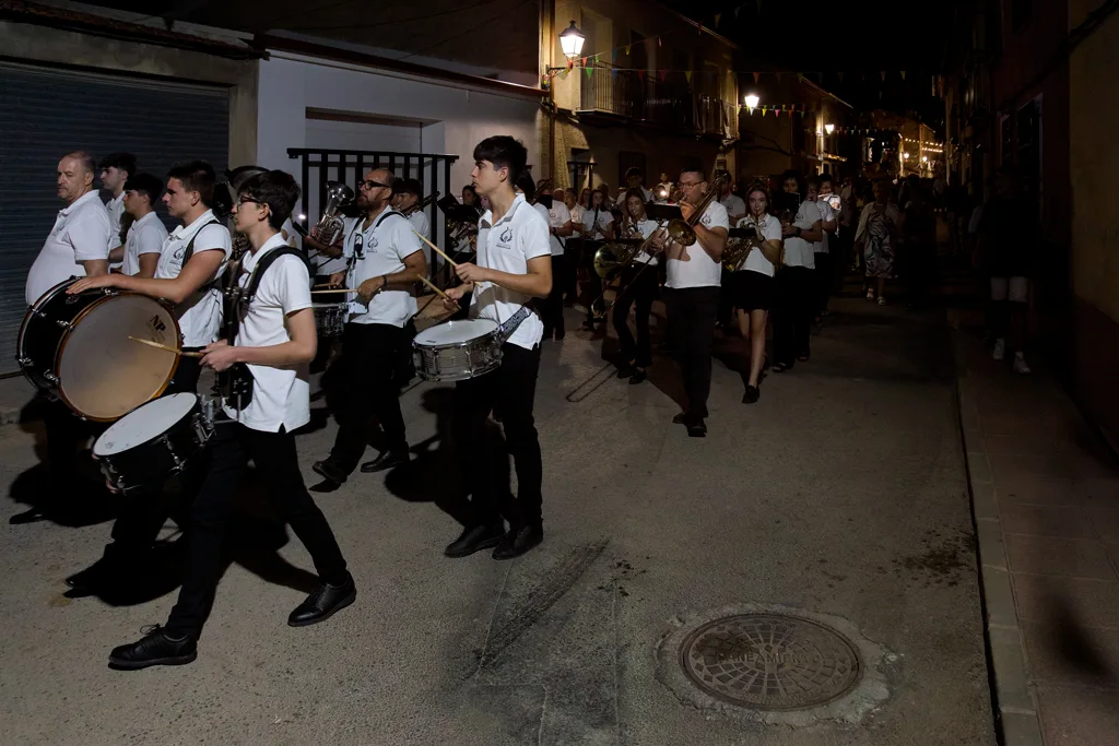 A musical band from Moratalla accompanies the procession.