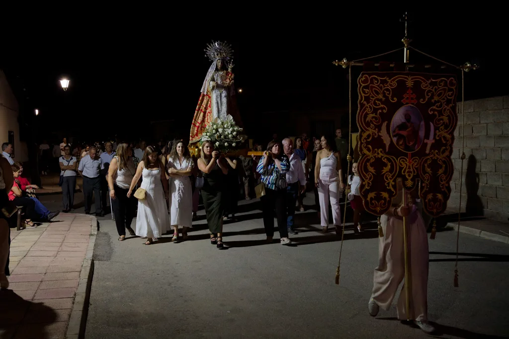The Virgen de la Rogativa returns to the church.