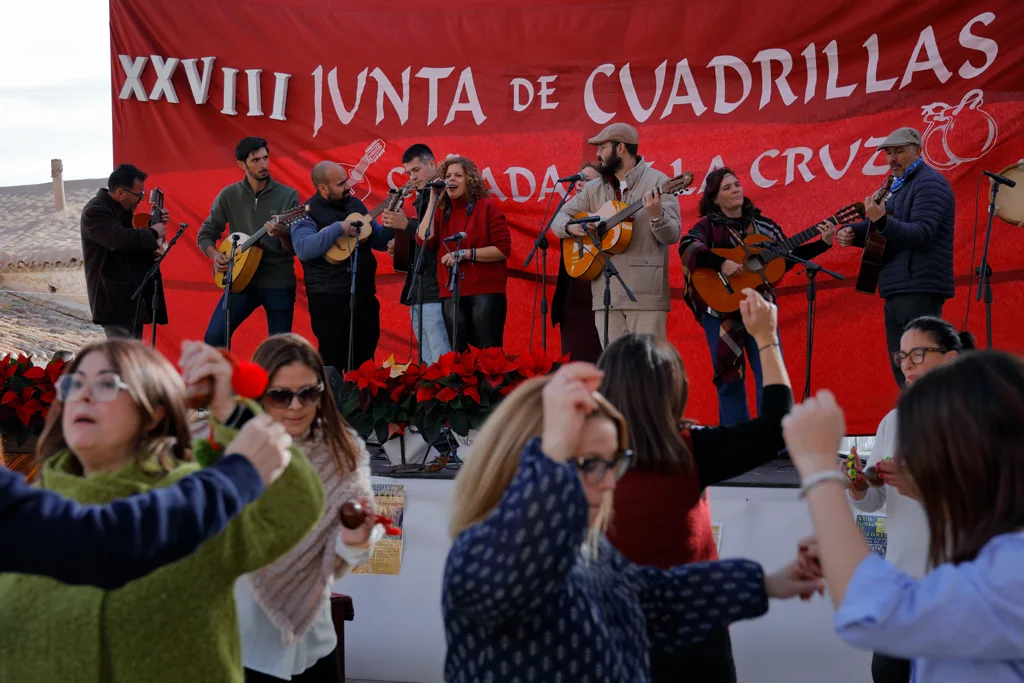 Mari Cruz Sánchez and Enrique González from the group Mujeres con Raíz (Women with Roots)