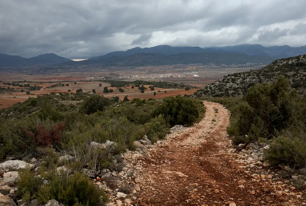 Mountain trail and El Sabinar in the distance Mountain trail and El Sabinar in the distance