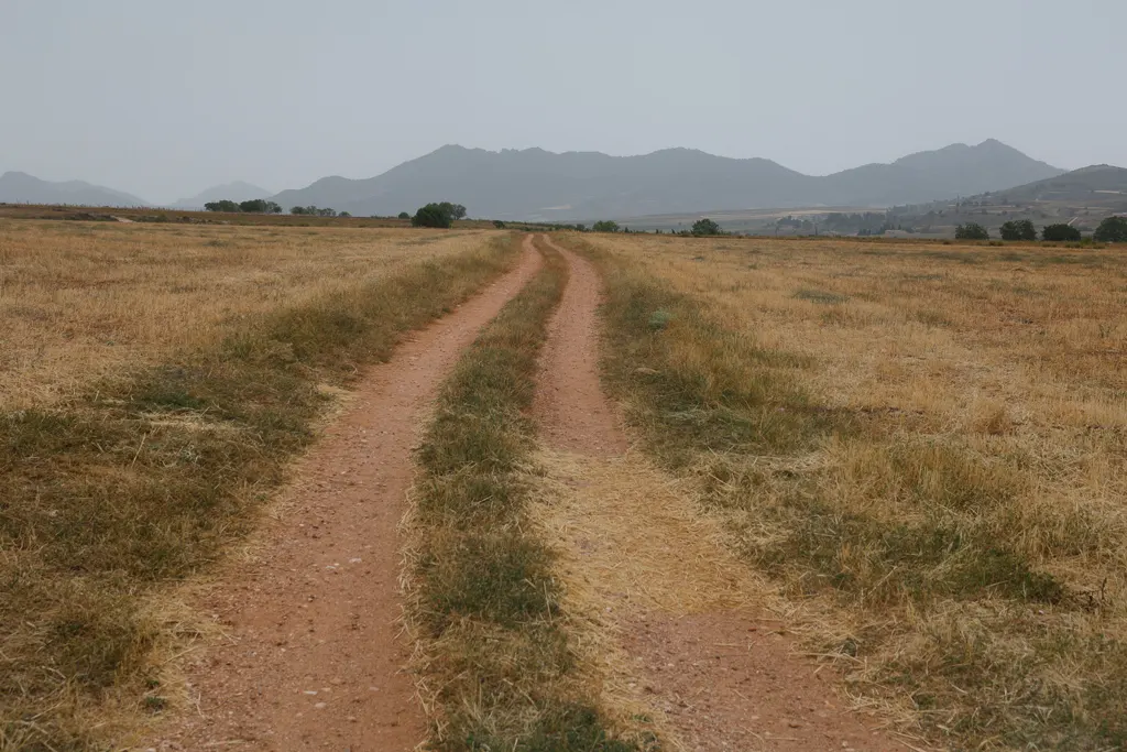 Moratalla, highlighting intensifying atmospheric mineral dust transport linked to global warming. A heavy layer of haze obscuring the mountain ridges of Moratalla, highlighting intensifying atmospheric mineral dust transport linked to global warming.