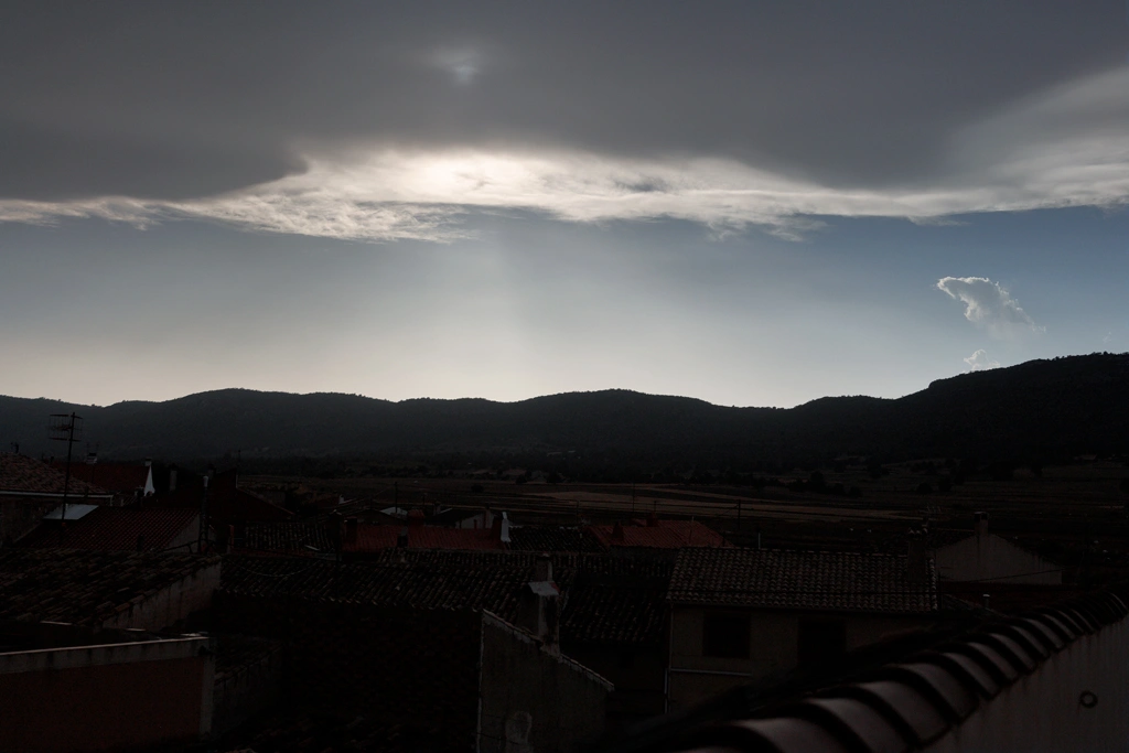 At 7.30 pm, the sun became visible behind the clouds At 7.30 pm, the sun became visible behind the clouds